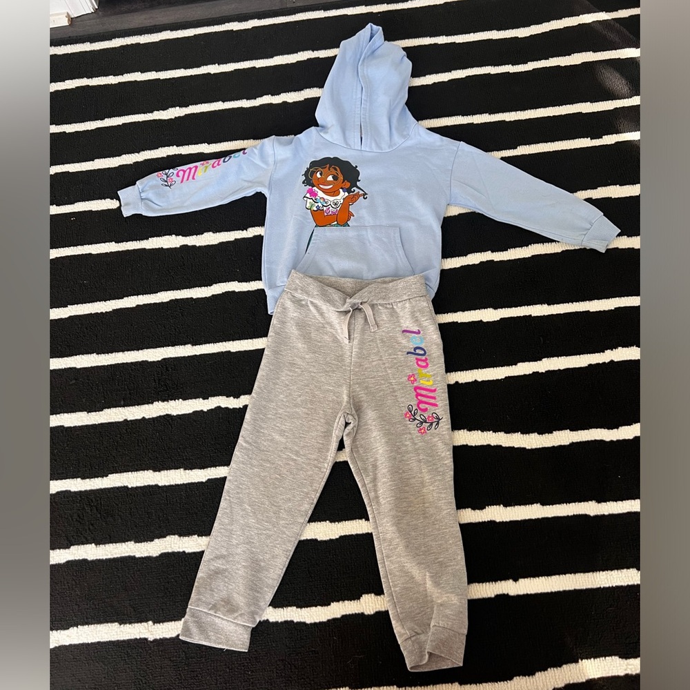 Disney Encanto set hoodie + sweatpants size 4T